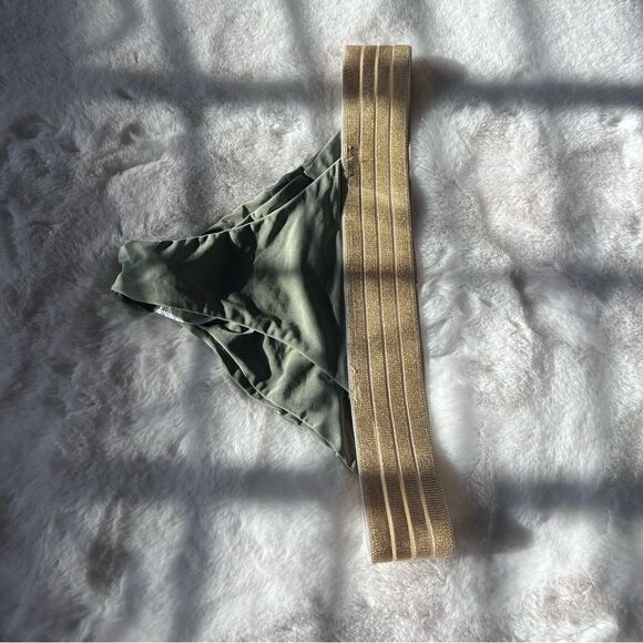 BEACH BUNNY SKIMPY BOTTOM.. - Picture 3 of 5